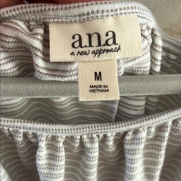 Off-Shoulder Striped Blouse - Picture 3 of 3